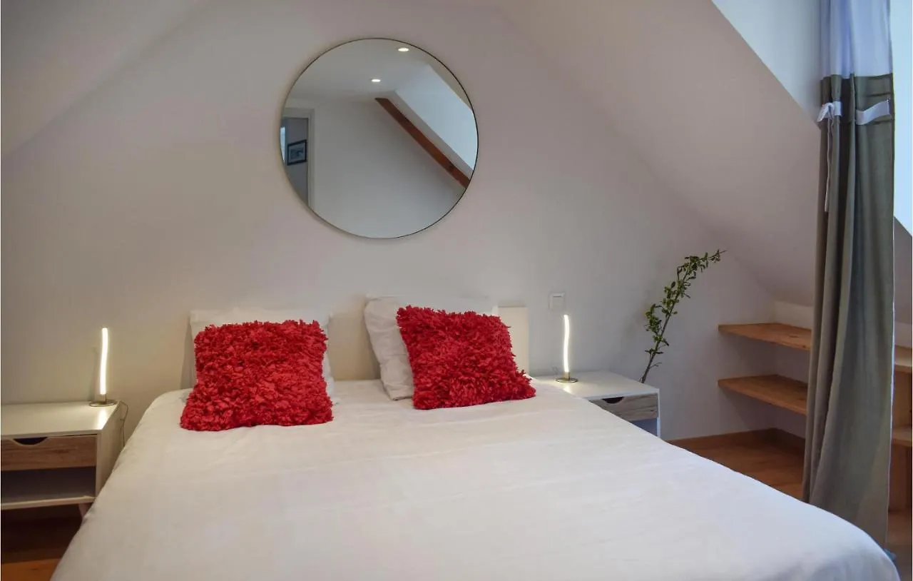 1 Bedroom Stunning Home In Ploubazlanec 0*,