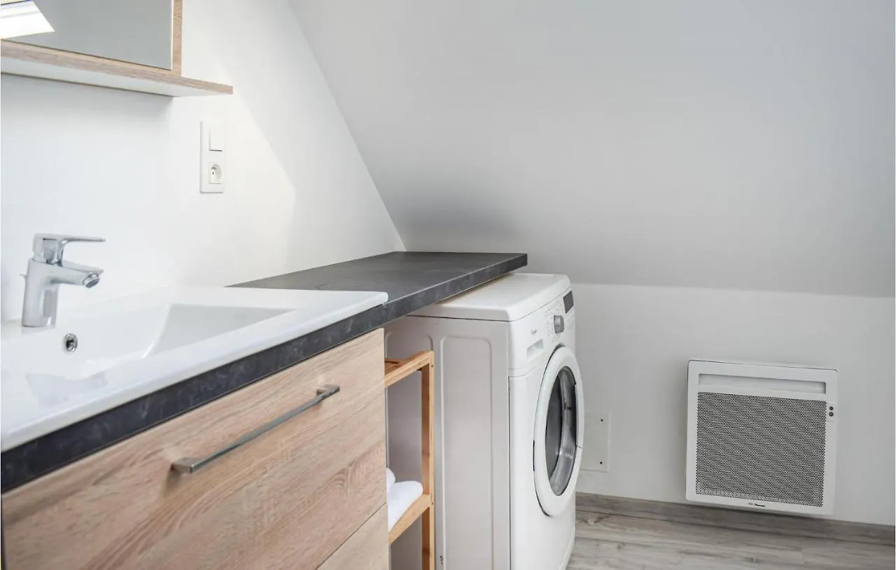 1 Bedroom Stunning Home In Ploubazlanec 0*,